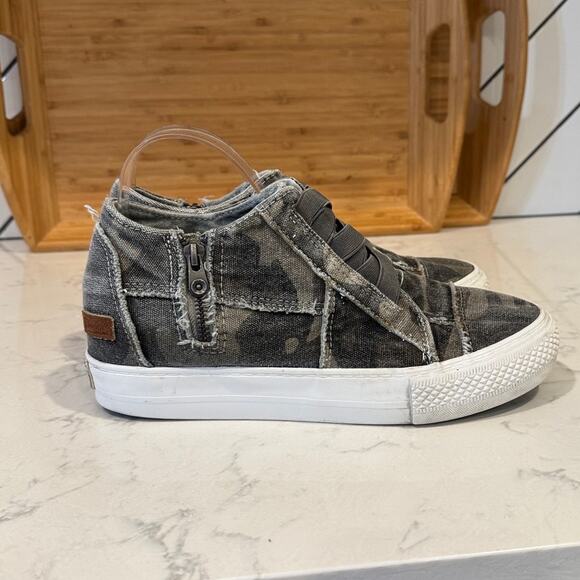 Blowfish Malibu Mamba Wedge Sneaker camo gray size 9  casual canvas side zip - Picture 3 of 9